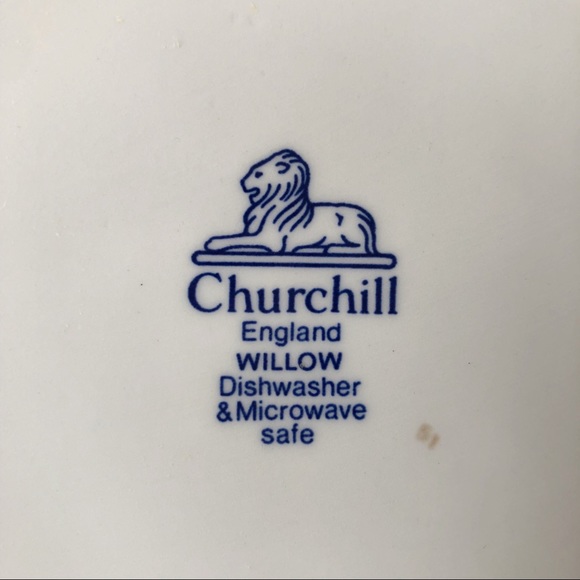 Vintage Churchill England Blue Willow Covered Casserole Serving Dish with Lid - Picture 10 of 13